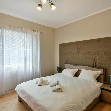 2br Flat In Center And Sea Walk Apartament