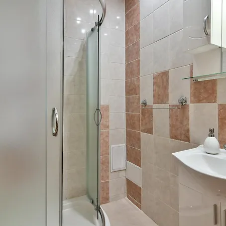 2br Flat In Center And Sea Walk Apartament